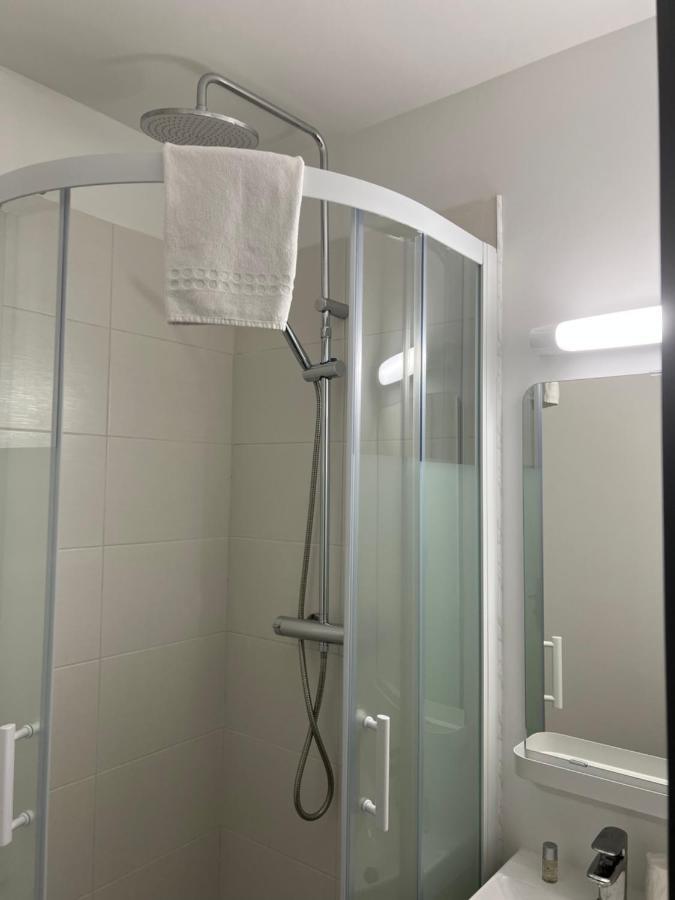 Hotel De La Paix Lyon Sud ג'יבור מראה חיצוני תמונה